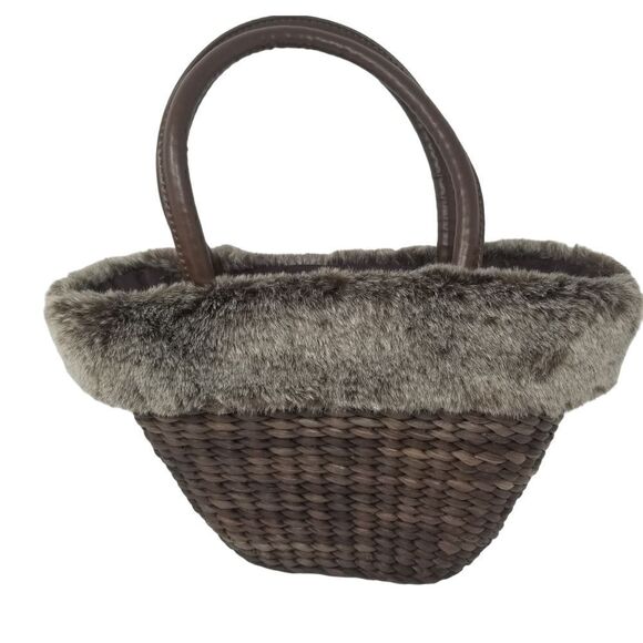 Cute Bath and Body Works hand bag. Brown wicker with faux fur accent. - Picture 1 of 13